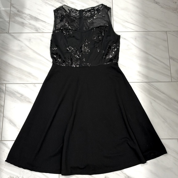 NWOT! SHEIN black mesh yoke sequin cluster flare dress - Picture 7 of 12